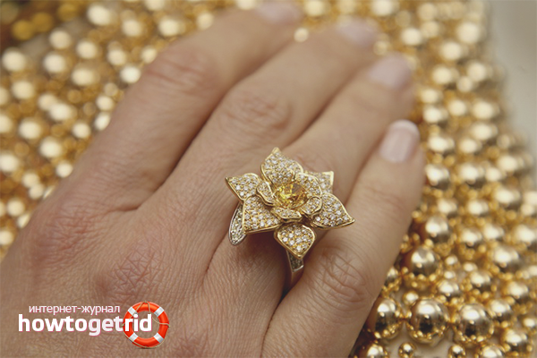 How to clean gold jewelry