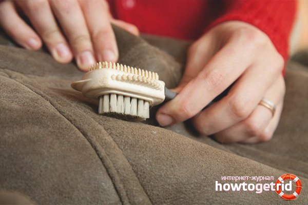 Cleaning a sheepskin coat with cereals