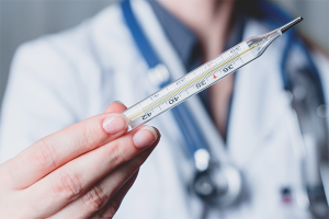 How to measure temperature with a mercury thermometer