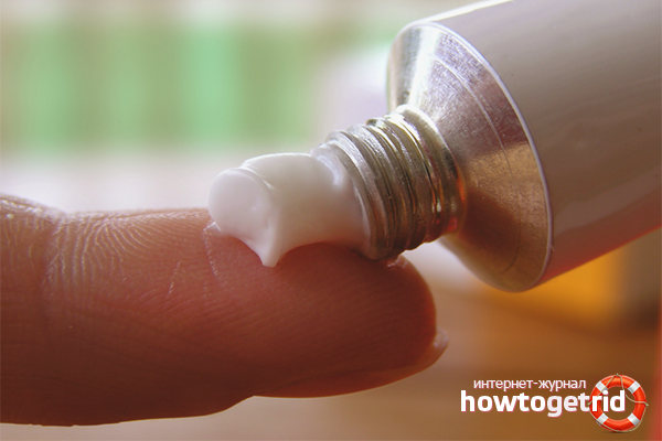 How to remove a bruise under the eye with the help of pharmacy