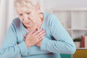 The first signs and symptoms of a heart attack in women
